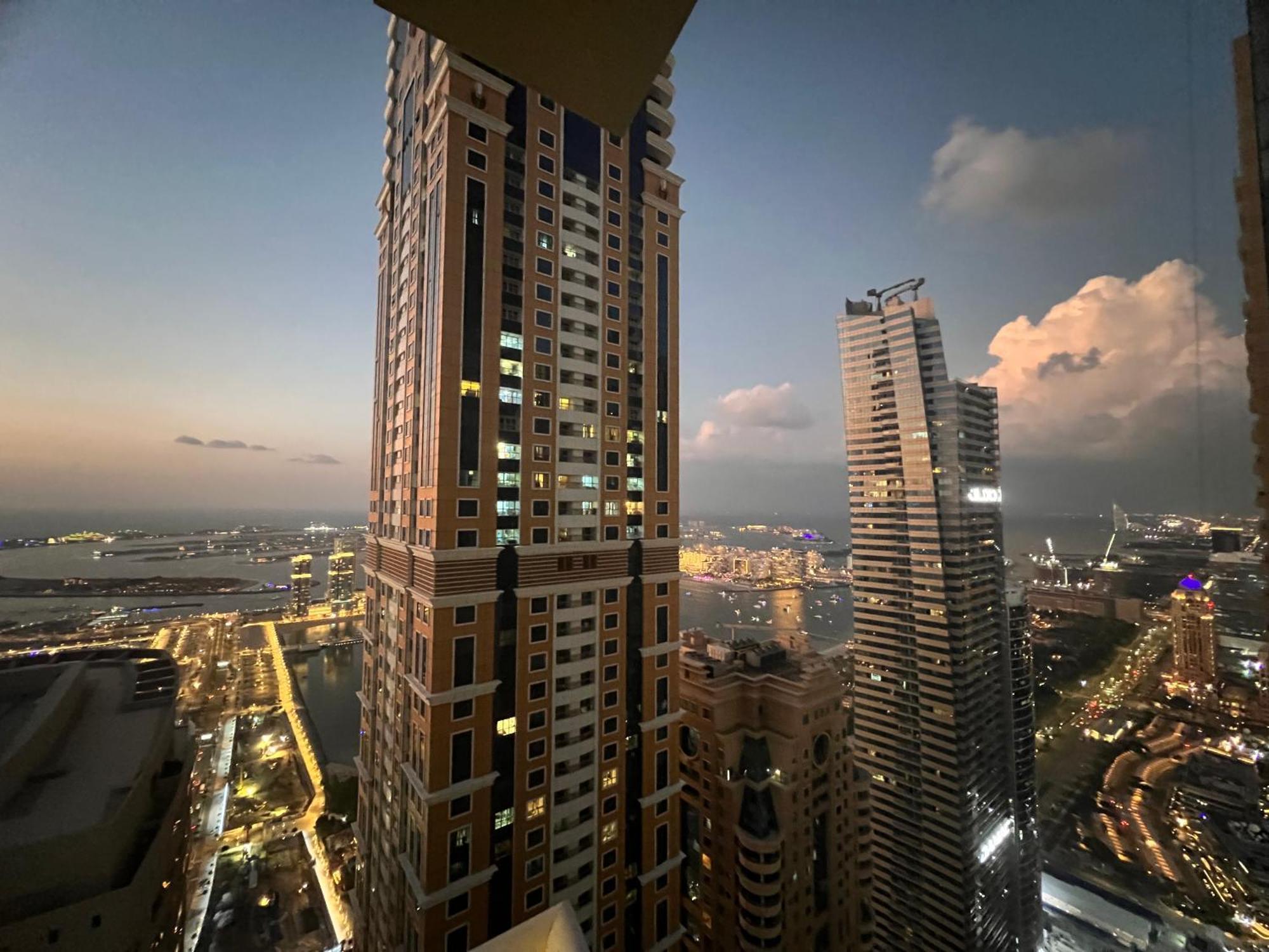 Aparthotel Stunning Skyline Views On 51St Floor Dubai Exterior foto