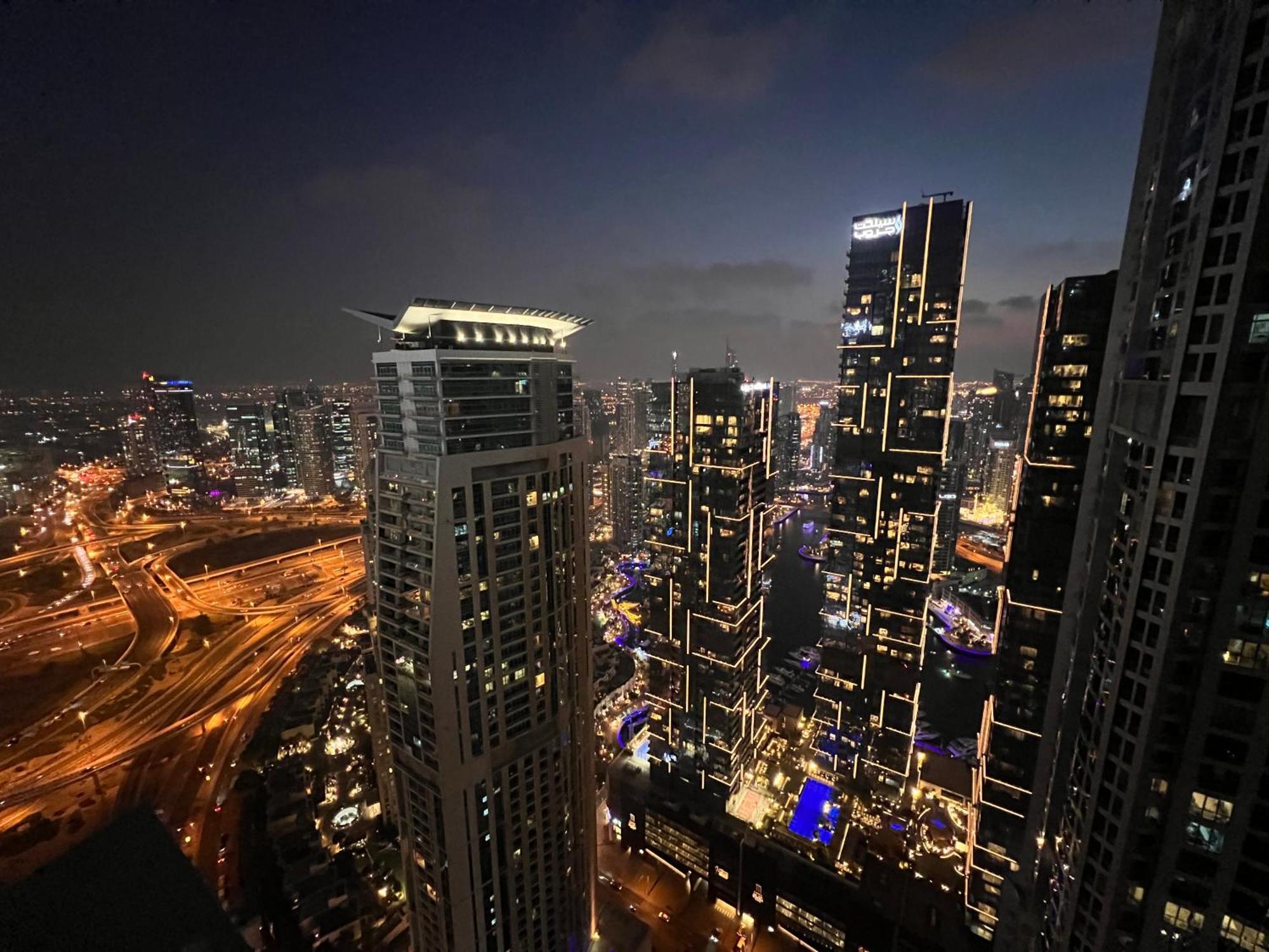 Aparthotel Stunning Skyline Views On 51St Floor Dubai Exterior foto